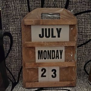 Wooden slide calendar